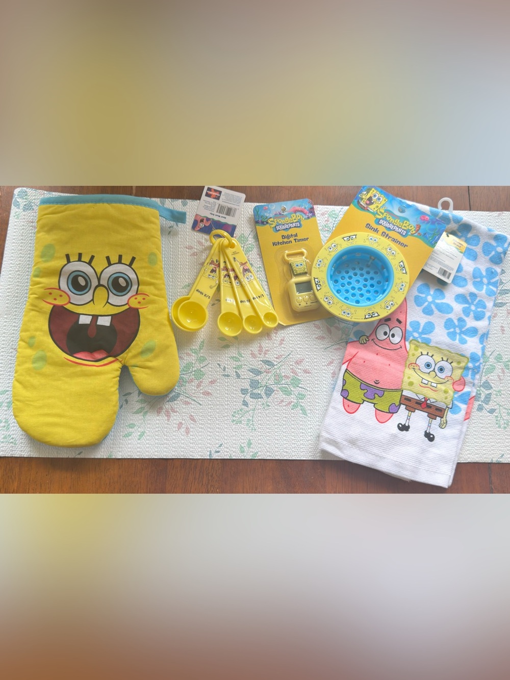 SpongeBob SquarePants 5 Pc Kitchen Bundle NWT Timer Towel Oven Mitt